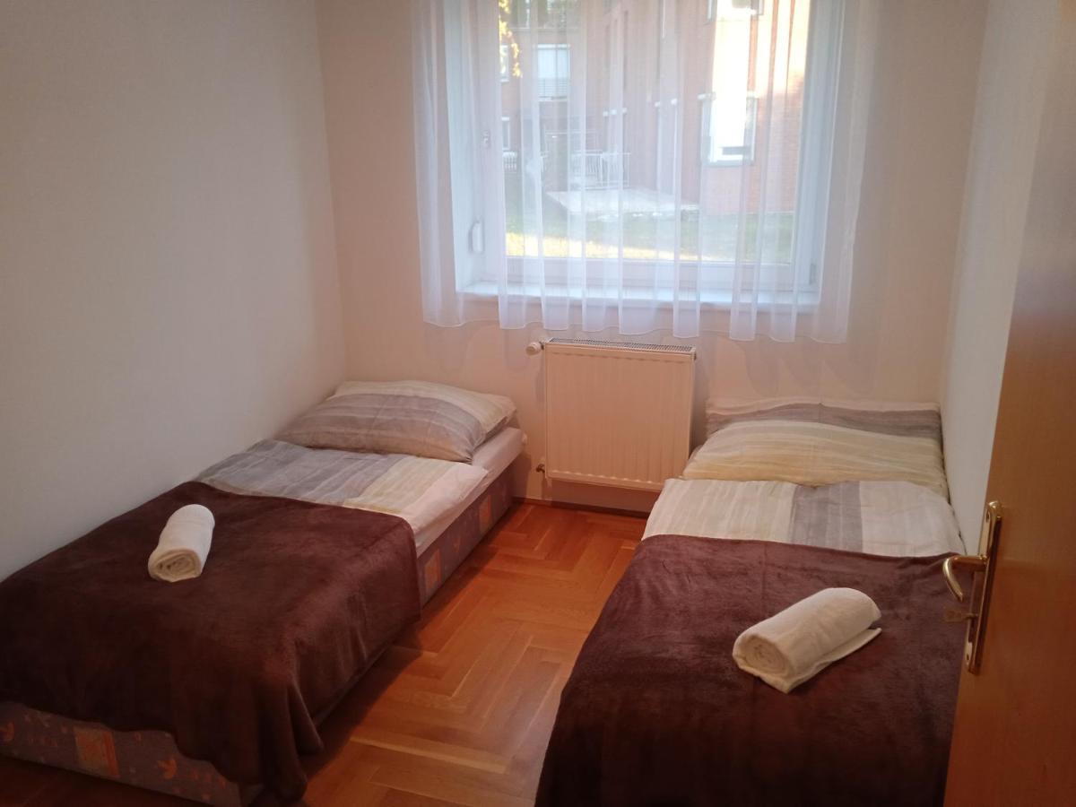 Family Apartment-Csaladias Hangulat Győr Extérieur photo